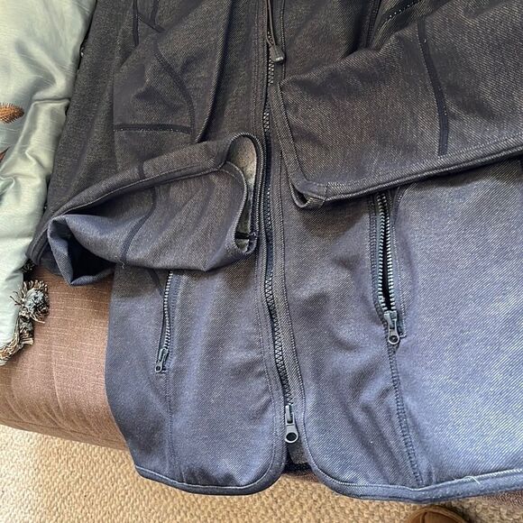 EXCELLENT CONDITION WOMEN’S MEDIUM ZELLA DENIM BLUE FULL ZIP REFLECTIVE JACKET - Picture 6 of 7